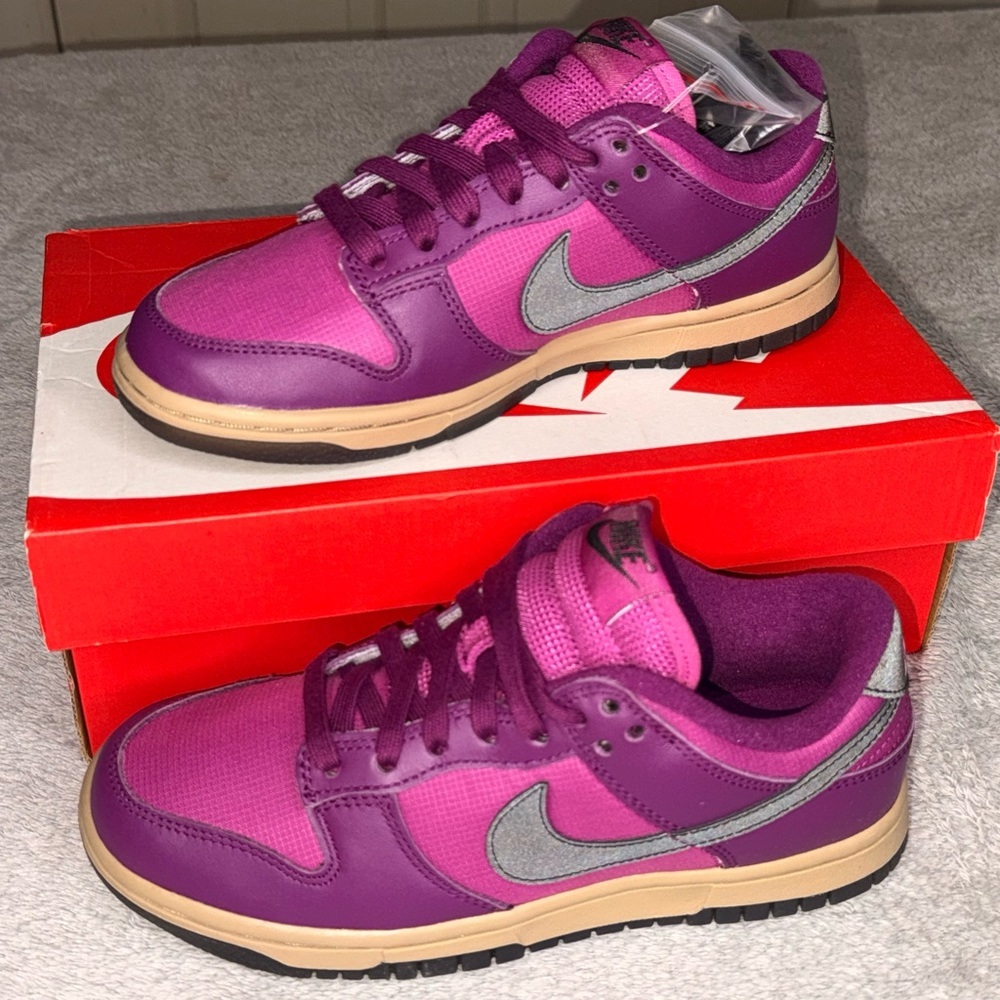 Nike Dunk Low W – Viotech / Hot Fuchsia – Women’s 6 / Men’s 4.5 – NEW